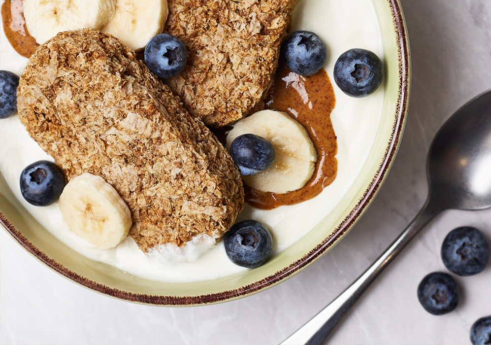 Ciotola di banana e mirtilli